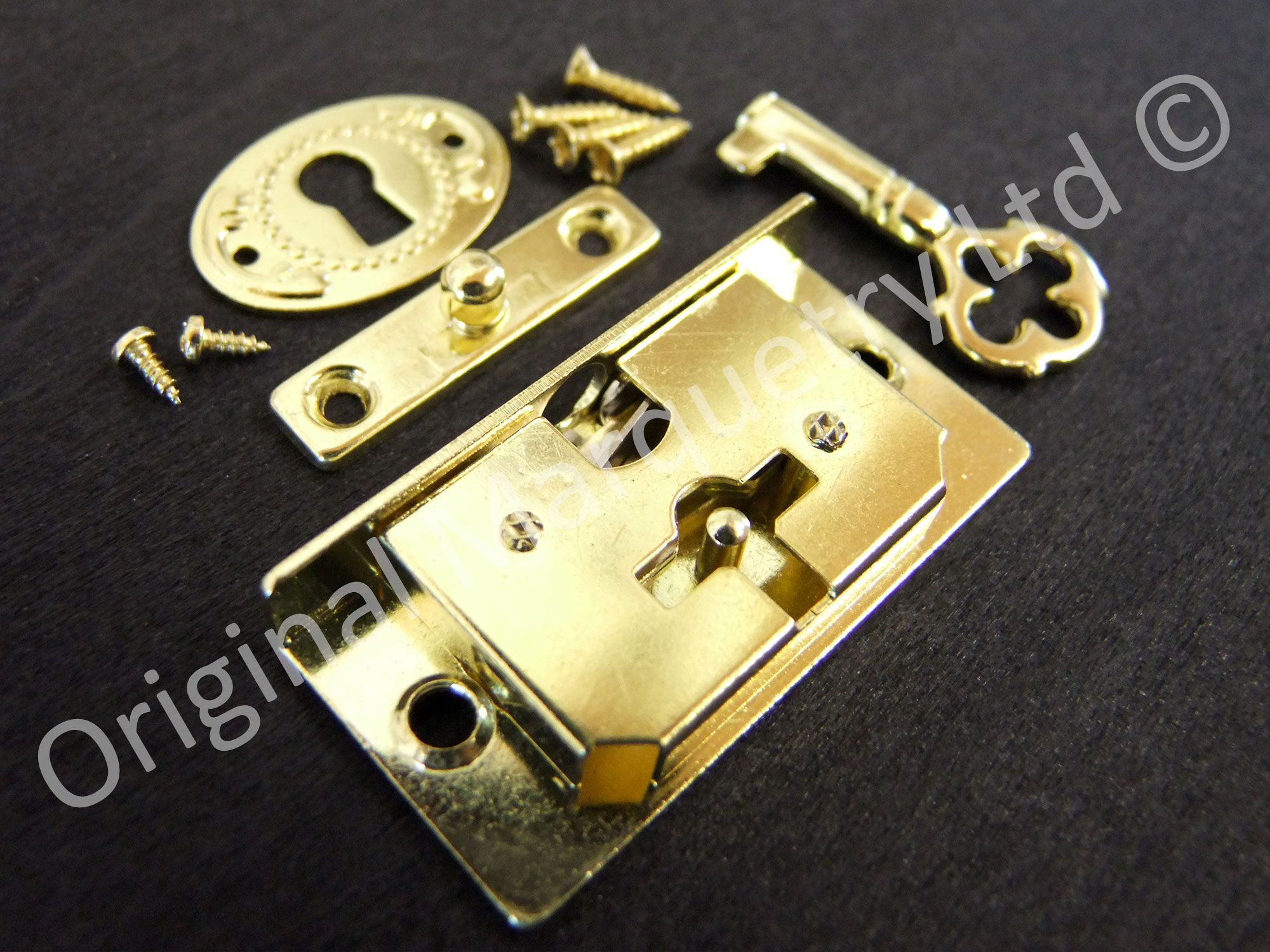 Jewelry box that deals locks